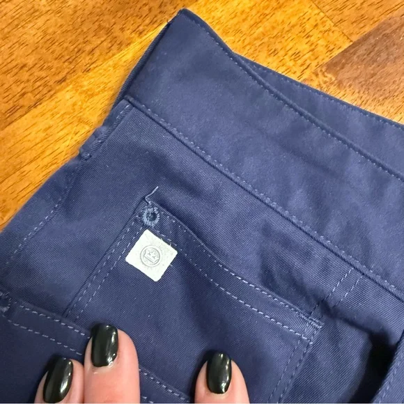 Peter Millar performance Classic Navy Chinos pants size 31/32 stretch 5 pocket